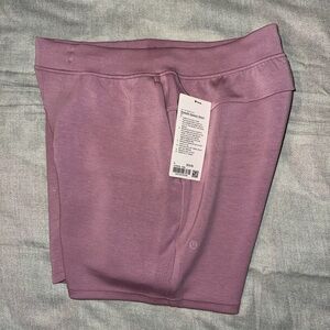 Lululemon Smooth Spacer 7 inch Shorts